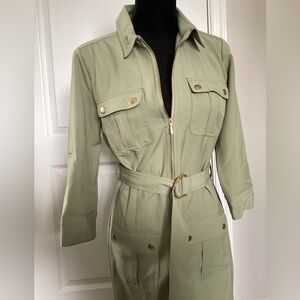 Green midi dress with gold accessories. Slight unnoticeable color fade 3rd pic